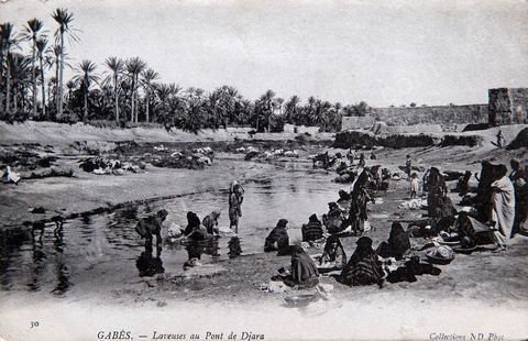 Laveuses au Pont de Djara à Gabès - Carte postale ancienne Tunisie