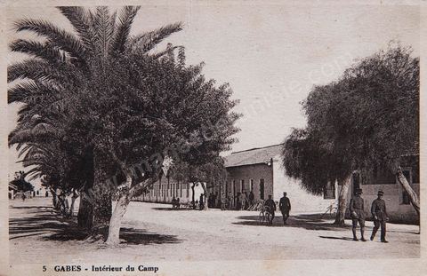 Intérieur du Camp militaire de Gabès - Carte postale ancienne Tunisie