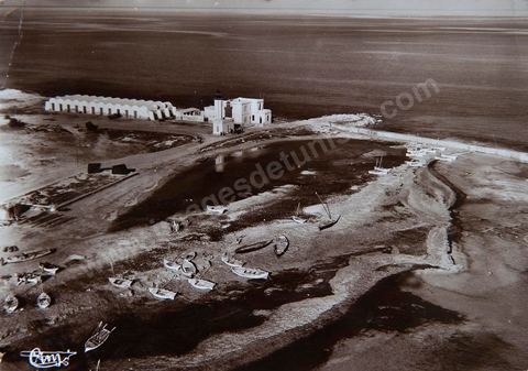 Zarzis - vue aérienne sur le port de pêche - Le phare 1956 - Carte postale ancienne Tunisie