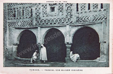 Maison arabe dans la medina de Tozeur avec personnages - Carte postale ancienne Tunisie
