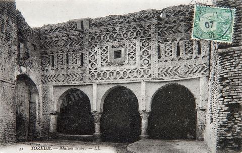 Maison arabe dans la medina de Tozeur avec personnages - 1907 -Carte postale ancienne Tunisie