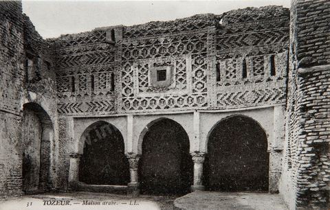 Maison arabe dans la medina de Tozeur avec personnages - 1907 -Carte postale ancienne Tunisie