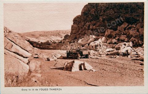 Voiture dasn le lit de l'oued e Tamerza - Carte postale ancienne Tunisie