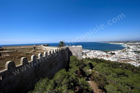 Forteresse byzantine surplombant la ville côtière de Kelibia au Cap Bon