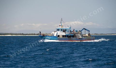 Bâteau de pêcheurs en mer