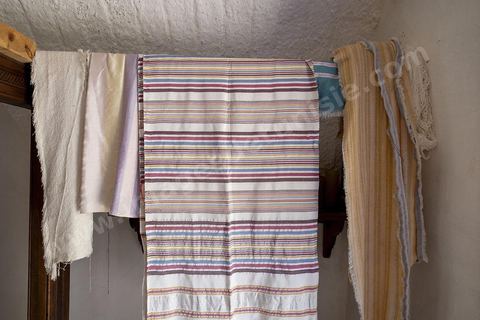 Atelier de tissage au village Ken
