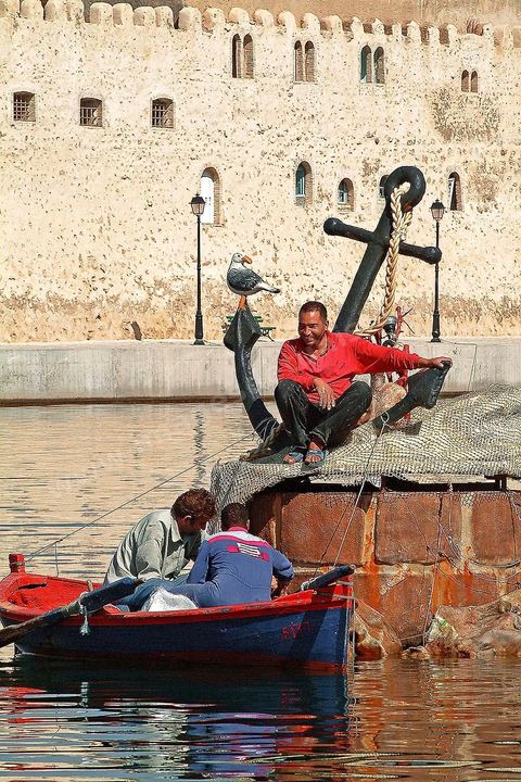 Rempart de la medina de Bizerte au bord du vieux port de pêche.