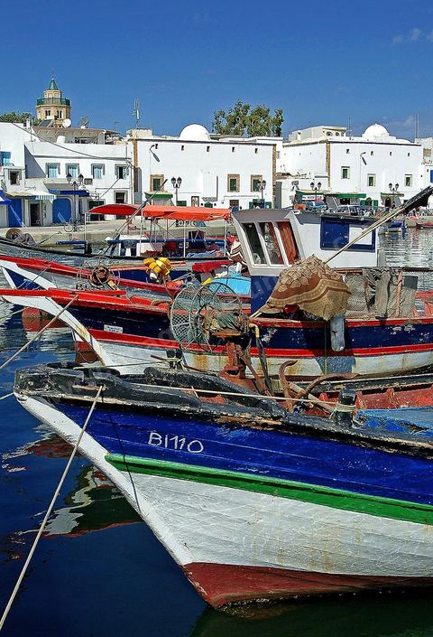 Rempart de la medina de Bizerte au bord du vieux port de pêche.