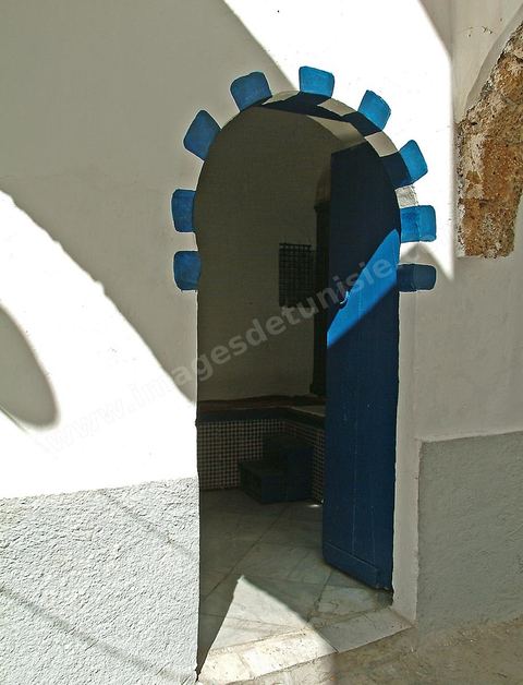 porte d'entree d'un hammam dans la medina de bizerte