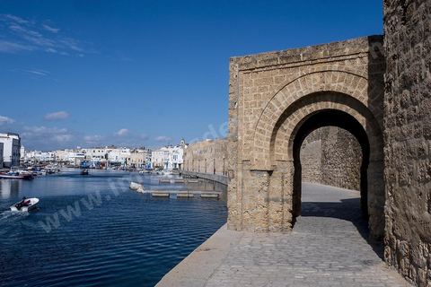 Kasbah et remparts de la medina de Bizerte à l'entrée du vieux port