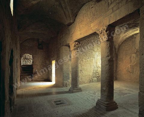 sous sol de la maison d'Amphitrite avec pavement de mosaiques, Bulla Regia