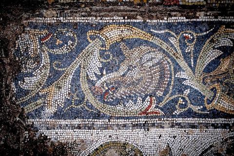 Détails de mosaïques représentant des scènes de chasse dasn la  Maison de la Chasse dans le quartier d'habitations sur le site archéologique romain de Bulla Régia, dans le nord ouest de la Tunisie.