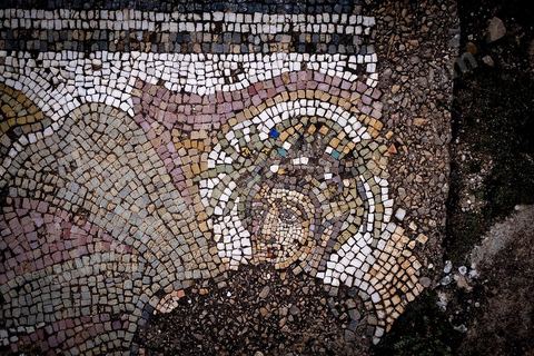 Détails de mosaïques représentant des scènes de chasse dasn la  Maison de la Chasse dans le quartier d'habitations sur le site archéologique romain de Bulla Régia, dans le nord ouest de la Tunisie.