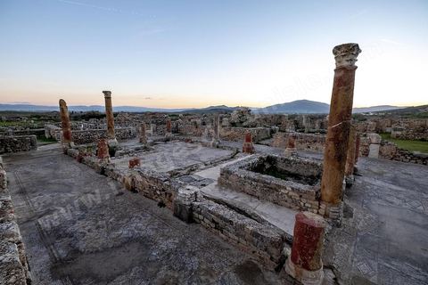Peristyle au Rez de Chaussée de la Maison de la Chasse dans le quartier d'habitations sur le site archéologique romain de Bulla Régia, dans le nord ouest de la Tunisie.