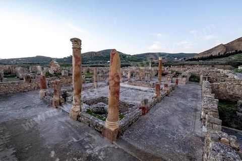Peristyle au Rez de Chaussée de la Maison de la Chasse dans le quartier d'habitations sur le site archéologique romain de Bulla Régia, dans le nord ouest de la Tunisie.