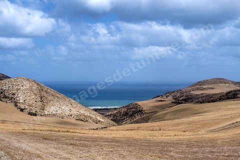 Le site naturel de Ras Angela, à une petite quinzaine de kilomètres au nord ouest de Bizerte, est le cap le plus septentrional du continent africain. Son accès est facile via une route goudronnée. Le site est à l'image de cette côte du nord ouest de la Tunisie, sauvage avec des criques rocheuses et des grandes plages de sables fins. Deux monuments marquent la particularité de ce site, mais le plus interessant est bien le paysage, mer rocheuse à gauche et plage à droite, le tout dominé par le phare. Son accès facile en fait un lieu assez touristique et très prisé pour sa plage.