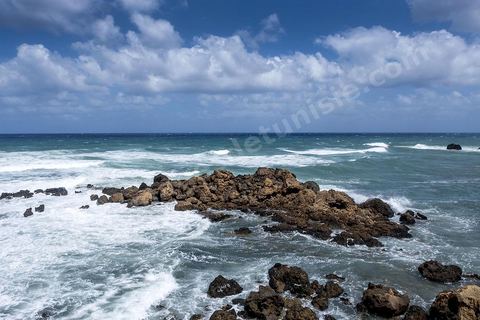 Le site naturel de Ras Angela, à une petite quinzaine de kilomètres au nord ouest de Bizerte, est le cap le plus septentrional du continent africain. Son accès est facile via une route goudronnée. Le site est à l'image de cette côte du nord ouest de la Tunisie, sauvage avec des criques rocheuses et des grandes plages de sables fins. Deux monuments marquent la particularité de ce site, mais le plus interessant est bien le paysage, mer rocheuse à gauche et plage à droite, le tout dominé par le phare. Son accès facile en fait un lieu assez touristique et très prisé pour sa plage.