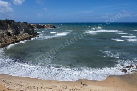Après le cap Ras Angela, une fois engagèe sur cette piste qui longe la mer, c'est une succession sur près de 10 km de criques rocheuses surplombant la mer et protégeant des plages de sables blanc : Cap Sloumka, Cap Hmem, Cap Sidi Bechir, ... sont les quelques lieux à décourvrir pour sa nature, sa beauté, sa fraîcheur estivale et ses immenses plages de sables fins.