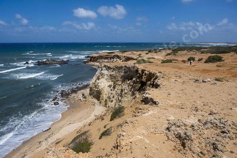 Après le cap Ras Angela, une fois engagèe sur cette piste qui longe la mer, c'est une succession sur près de 10 km de criques rocheuses surplombant la mer et protégeant des plages de sables blanc : Cap Sloumka, Cap Hmem, Cap Sidi Bechir, ... sont les quelques lieux à décourvrir pour sa nature, sa beauté, sa fraîcheur estivale et ses immenses plages de sables fins.
