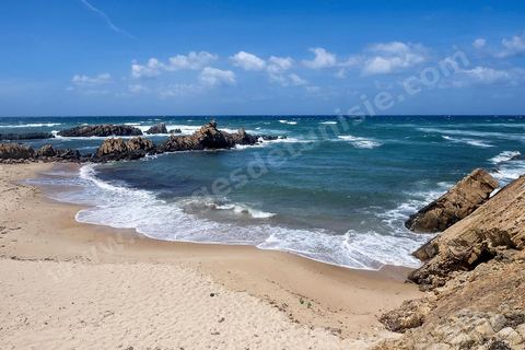 Après le cap Ras Angela, une fois engagèe sur cette piste qui longe la mer, c'est une succession sur près de 10 km de criques rocheuses surplombant la mer et protégeant des plages de sables blanc : Cap Sloumka, Cap Hmem, Cap Sidi Bechir, ... sont les quelques lieux à décourvrir pour sa nature, sa beauté, sa fraîcheur estivale et ses immenses plages de sables fins.