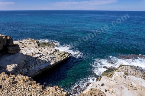 Port et falaises de Cap Zebib