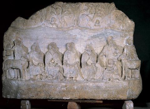 Le site de l’actuelle Béja, l’antique Vaga, a fourni un bas-relief présentant un groupe de sept divinités libyques connues aussi sous le nom de Dii Mauri. Cette représentation est rarissime à l’heure actuelle. Des divinités au visage mutilé sont représentées : Bonchor au milieu, Varsissima et Vihinam, Macurgum à droite et Matilam à gauche. Deux dieux cavaliers flanquent le bas-relief : Magurtam à gauche et Lunam à droite. L’œuvre date du IIIe siècle.