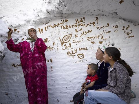 Le sanctuaire de la Mokhola est un lieu saint situé dans les citernes romaines d'Aïn El Hammam sur le site archéologique romain de Dougga. Le lieu est encore vénéré par les habitants de la région qui viennent y prier et chaque année faire des sacrifices. La paroi intérieure de la citerne, située à l'entrée du couloir de canalisation, est couverte de chaux et d'écriture au henné. Dans la grotte sombre les habitants viennent tout au long de l'année faire des offrandes et des voeux.