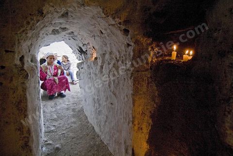 Le sanctuaire de la Mokhola est un lieu saint situé dans les citernes romaines d'Aïn El Hammam sur le site archéologique romain de Dougga. Le lieu est encore vénéré par les habitants de la région qui viennent y prier et chaque année faire des sacrifices. La paroi intérieure de la citerne, située à l'entrée du couloir de canalisation, est couverte de chaux et d'écriture au henné. Dans la grotte sombre les habitants viennent tout au long de l'année faire des offrandes et des voeux.