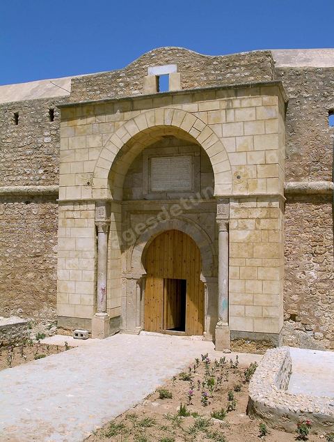 La ville de Ghar El Melh compte trois forts 