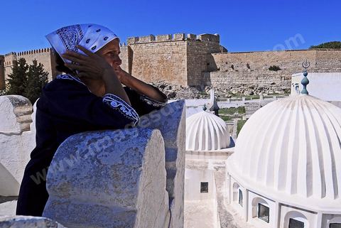 Vue sur Le Kef du haut du minaret de la mosquée et du mausolée Sidi Bou Makhlouf sur le haut de la colline du Kef