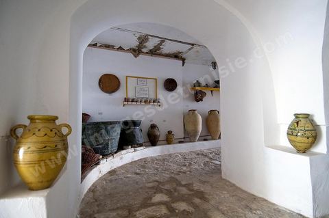 Salle des céramiques du Musée des Arts et Traditions du Kef dans l'ancienne Zaouïa de la confrérie religieuse des Rahmaniyas.