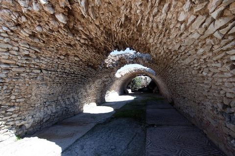 Les citernes au coeur de la citadelle byzantiqne sur le Site archéologique romain de Musti à l'entrée du village du Krib au nord du Kef