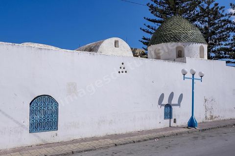 Ras Jebel est fondée par les Romains entre le IIIe et le IVe siècle. Vers la deuxième moitié du XIVe siècle, les Andalous expulsés d'Espagne se seraient installés sur le site après avoir bénéficié de concessions agricoles. 