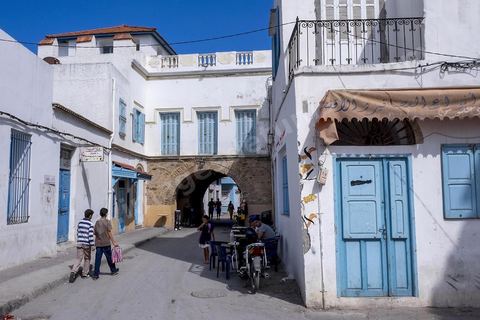 Ras Jebel est fondée par les Romains entre le IIIe et le IVe siècle. Vers la deuxième moitié du XIVe siècle, les Andalous expulsés d'Espagne se seraient installés sur le site après avoir bénéficié de concessions agricoles. 