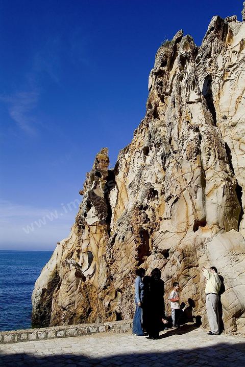 Les aiguilles de Tabarka et la mer