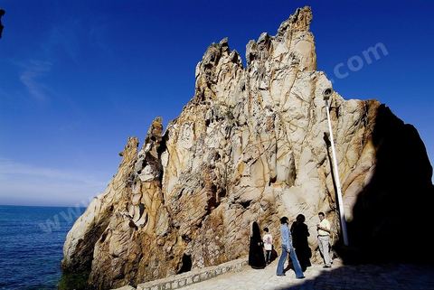 Les aiguilles de Tabarka et la mer