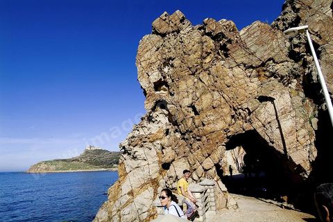 Les aiguilles de Tabarka et la mer