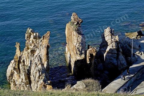 Les aiguilles de Tabarka et la mer