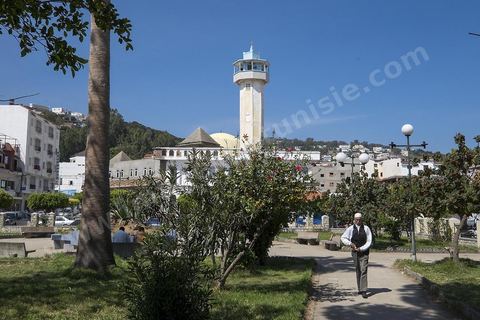 Grande mosquée et jardin au centre ville de Tabarka