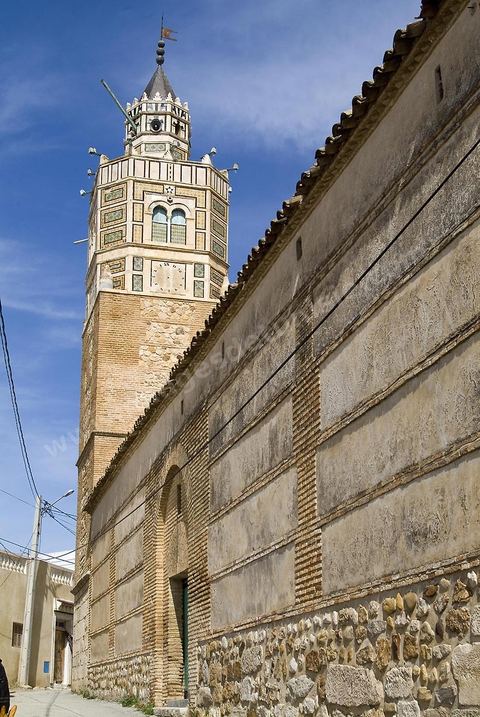Façade extérieure et minaret de la grande mosquée de la ville andalouse de Testour