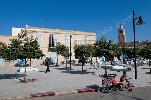 rue et ambiance dans la ville andalouse de Testour