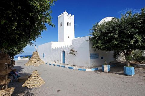 Grande mosquée sur la place principal de Hergla