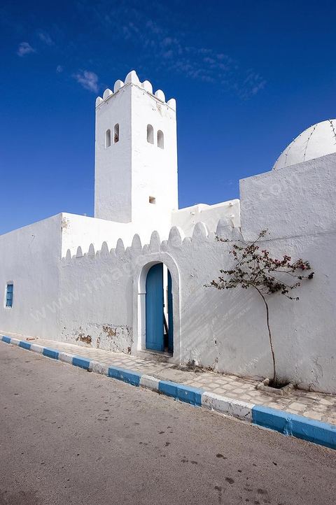 Grande mosquée sur la place principal de Hergla
