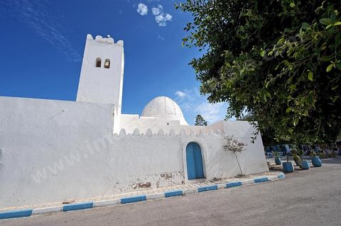Grande mosquée sur la place principal de Hergla