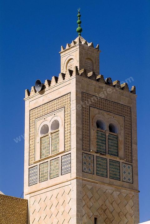 Cour d'entrée et minaret de la zoauia Sidi Sahab ou mosquée du Barbier à Kairouan