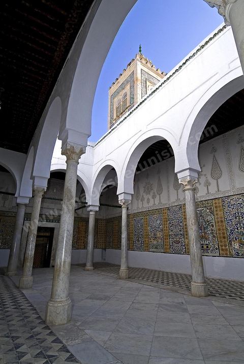 Vestibule de la zaouia sidi sahab ou mosquée du Barbier à Kairouan