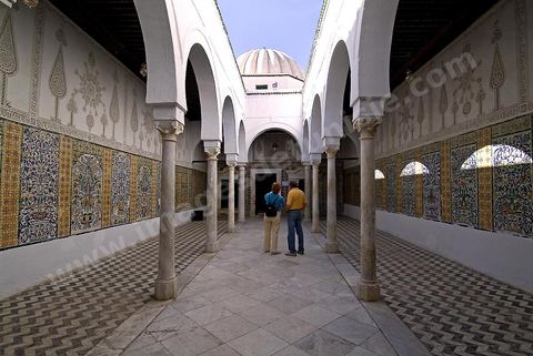 Vestibule de la zaouia sidi sahab ou mosquée du Barbier à Kairouan