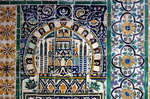 Céramique dasn le patio à colonnade dans la Zaouia de Sidi Sahab ou mosquée du Barbier à Kairouan