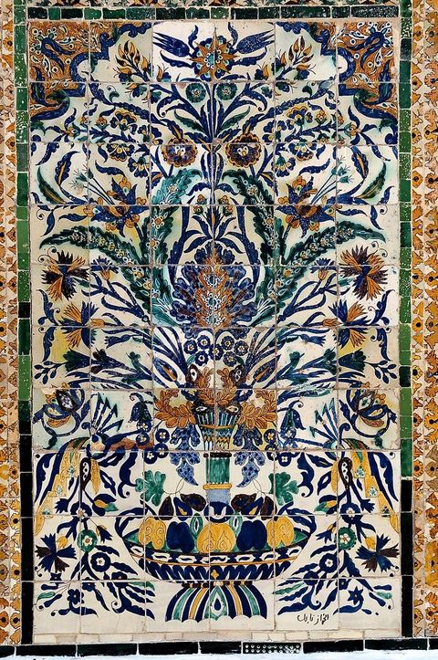 Céramique dasn le patio à colonnade dans la Zaouia de Sidi Sahab ou mosquée du Barbier à Kairouan