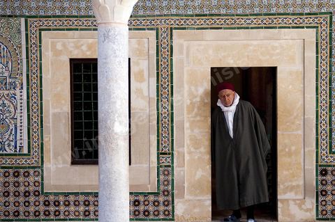 Porte d'entrée de la salle des prières de la mosquée de la Zaouia Sidi Sahab ou mosquée du barbier